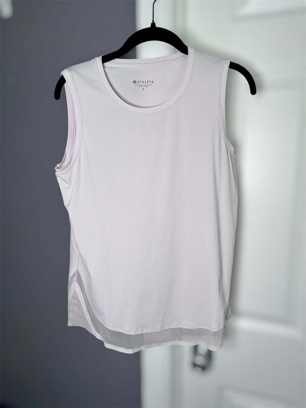 Athleta Light Pink Mesh Hem Workout Sleeveless Tank Small